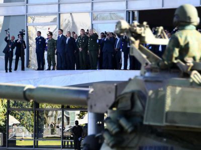 Bolsonaro Participa En At Pico Desfile De Tanques Militares En Brasilia