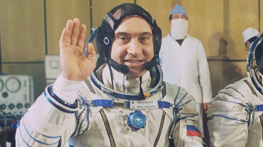 Muere Valery Poliakov récord de permanencia en solitario en el espacio