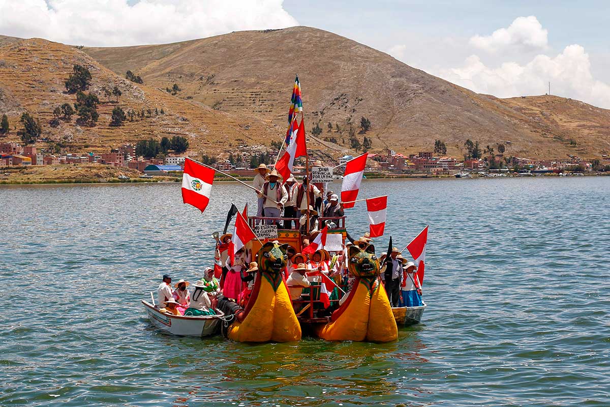 El Pueblo Flotante Tambi N Protesta Contra La Presidenta Boluarte