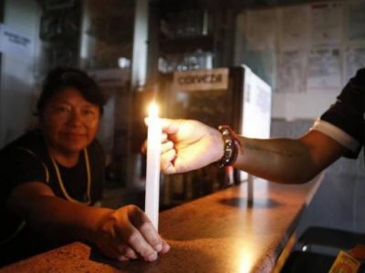 Ecuador registra un corte de luz a nivel nacional La Razón