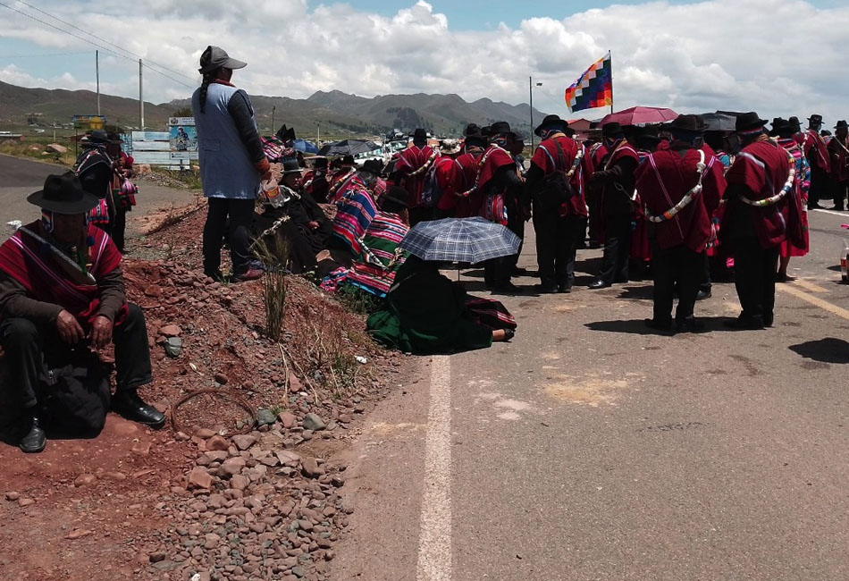 Persisten bloqueos en La Paz Santa Cruz y Cochabamba por