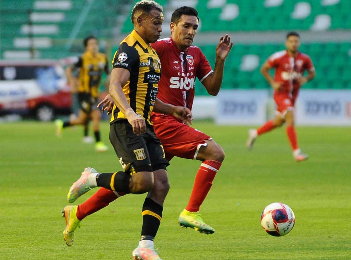 Wilstermann supera a Atlético Palmaflor y continúa en la