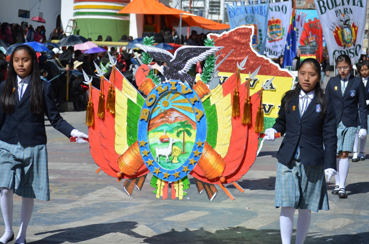 Distrital Y Padres De Familia De La Paz Coinciden En Suspender El Desfile Estudiantil Del De