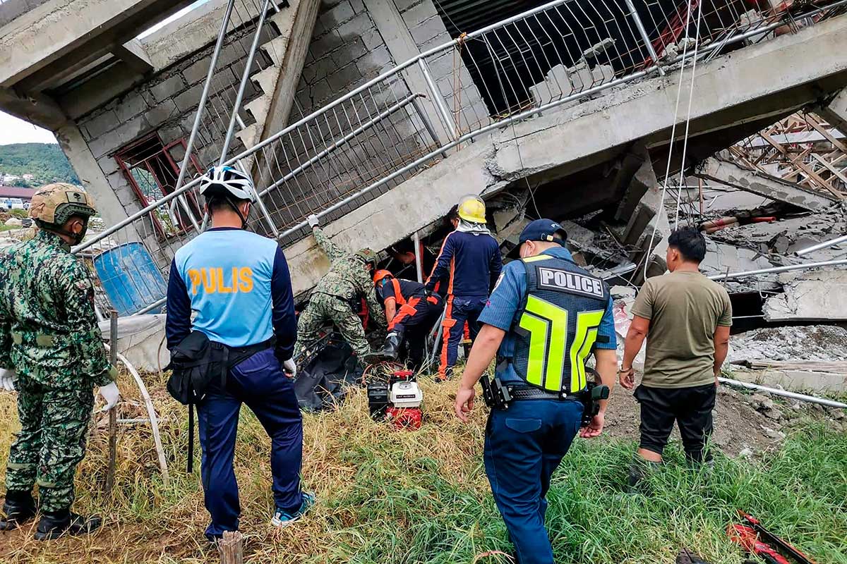 Uruguay y Colombia sobreviven sus primeras pruebas en Asia — 