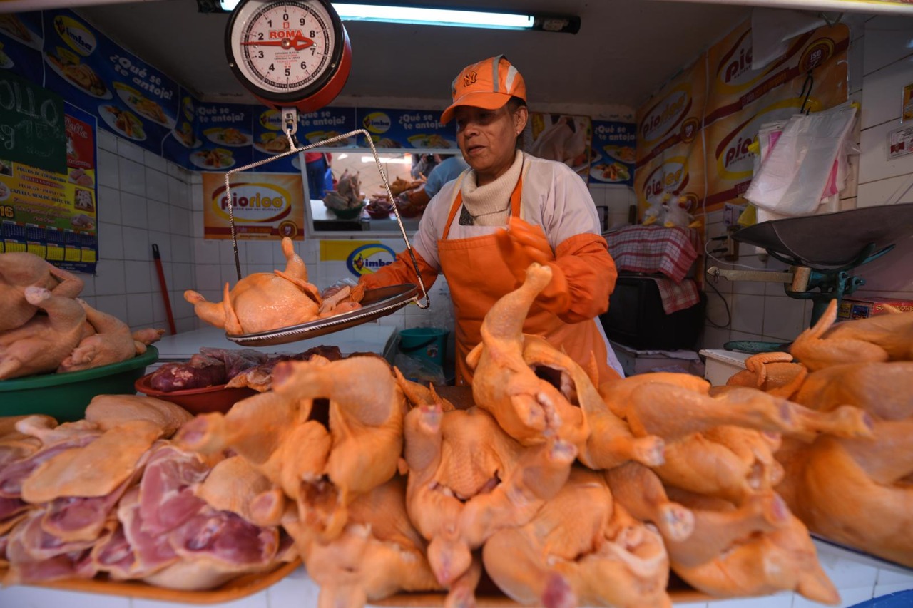 La carne de pollo se incrementa hasta Bs 17 el kilo