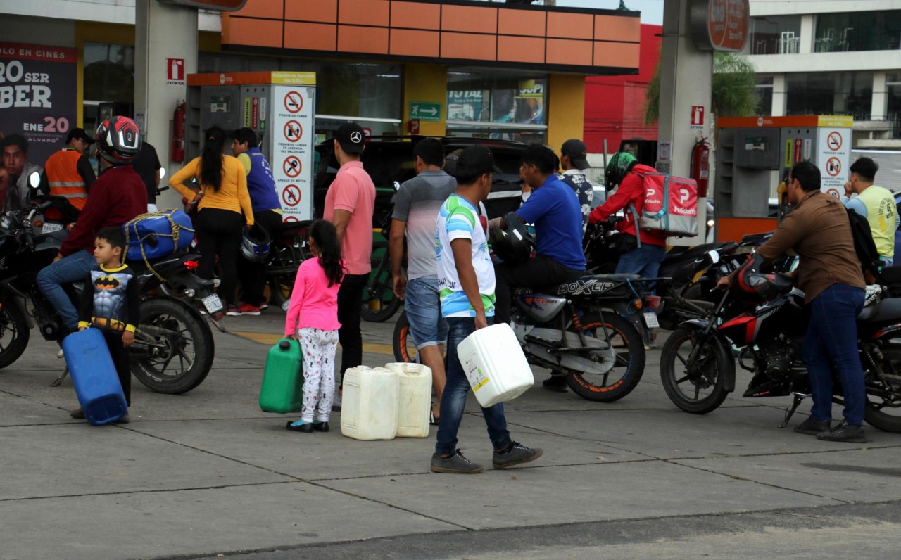 El abastecimiento de combustible se regulariza en Santa Cruz La