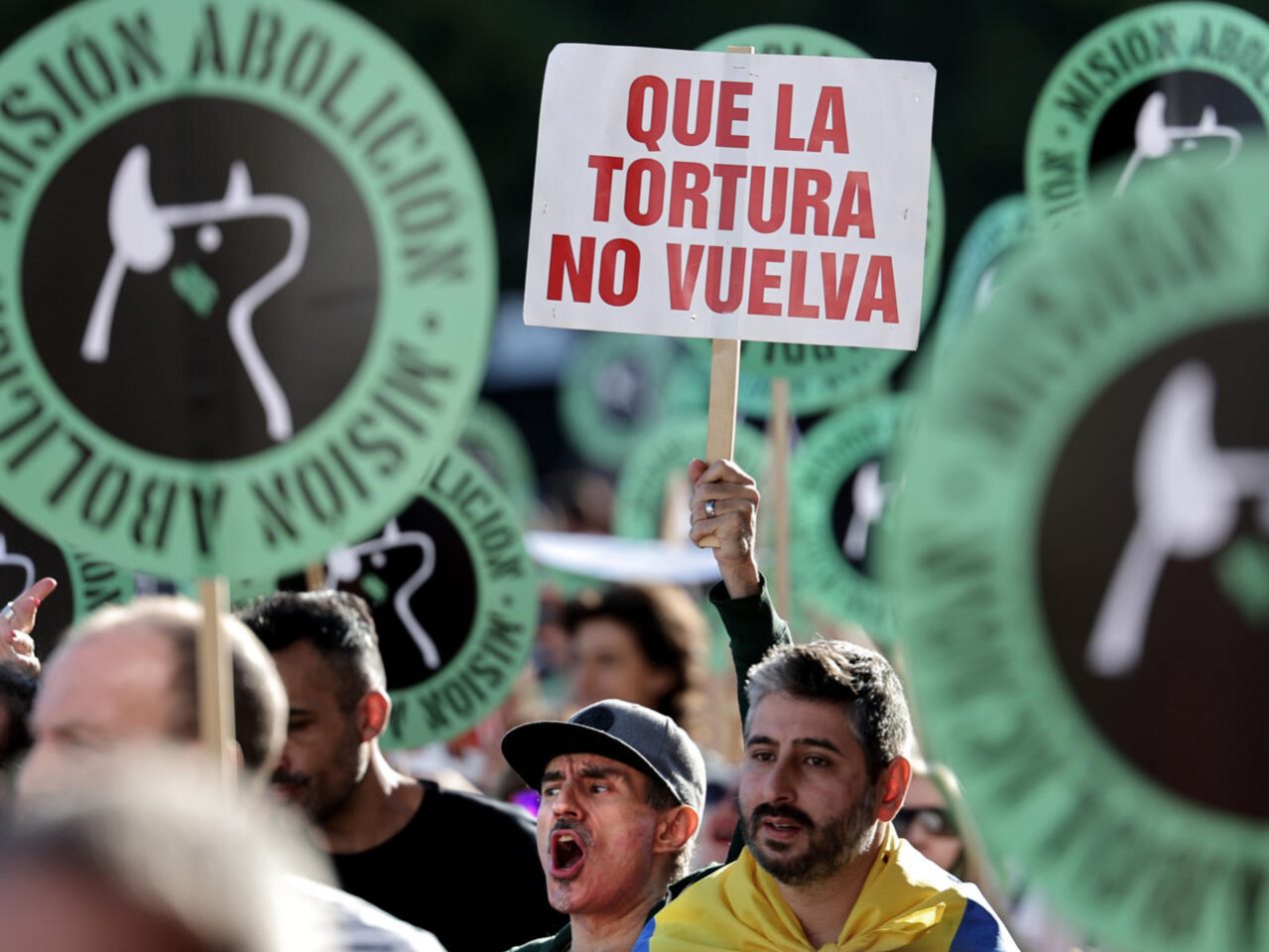 Obligan a incluir corridas de toros en bono cultural español para jóvenes