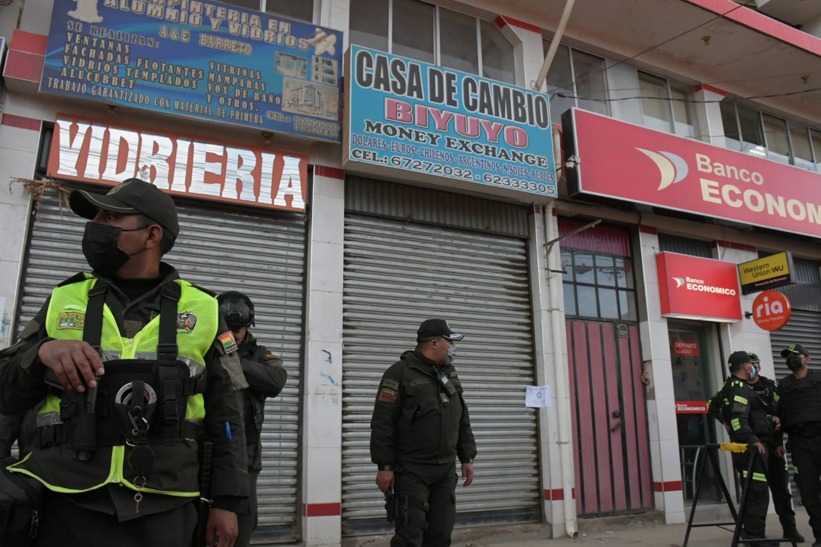 Delincuentes roban a mano armada una casa de cambios en El Alto