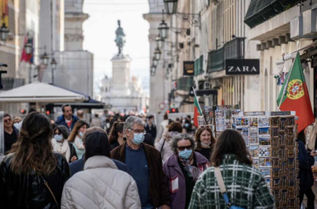 portuguese_on_a_street_in_lisbon.jpg