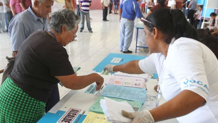 Disturbios En Guatemala Por Supuestas Anomalías En Elecciones - La Razón