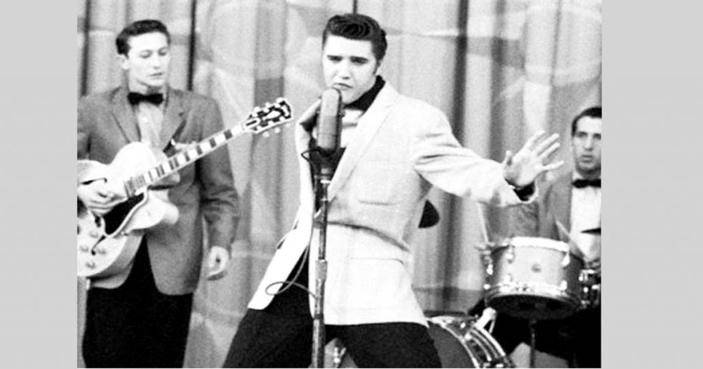 La estrella estadounidsense Elvis Presley marcó el inicio del furor que causó el rock & roll.