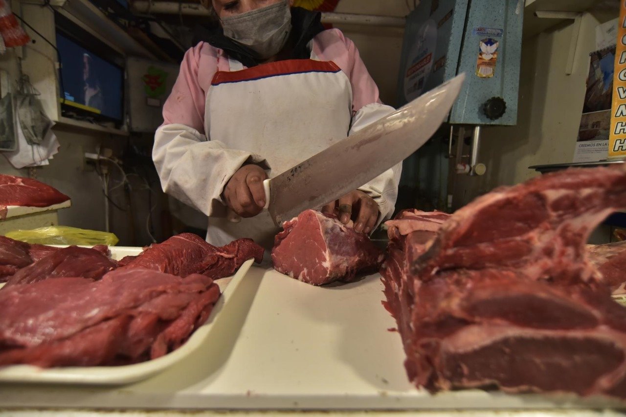 Emapa vende carne de res a Bs 34 el kilo gancho para frenar especulación